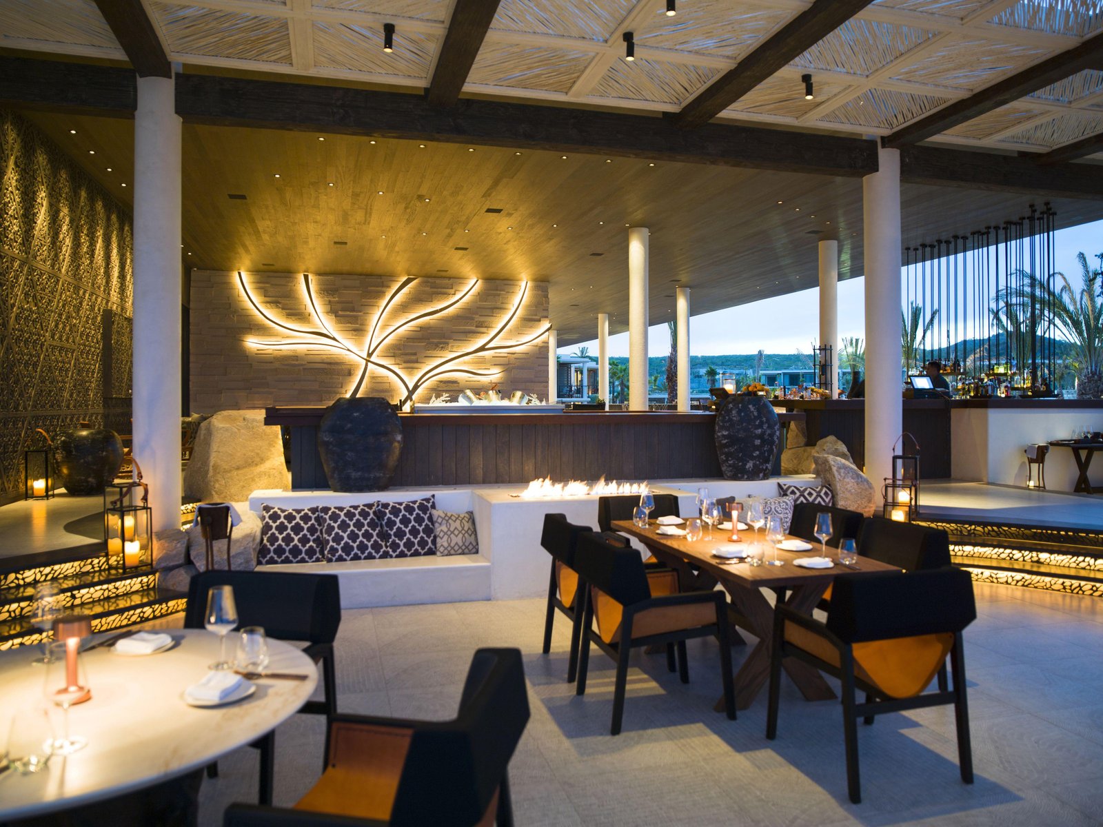 Chileno Bay Resort & Residences, Auberge Collection, eat & drink