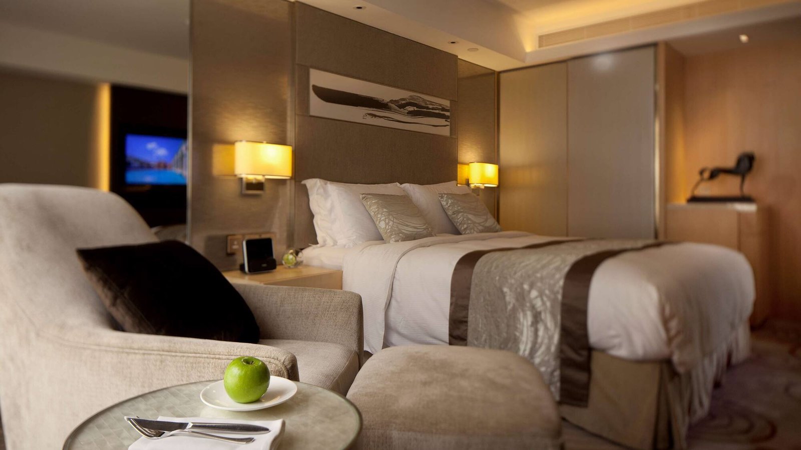 The Royal Garden Hotel — rooms