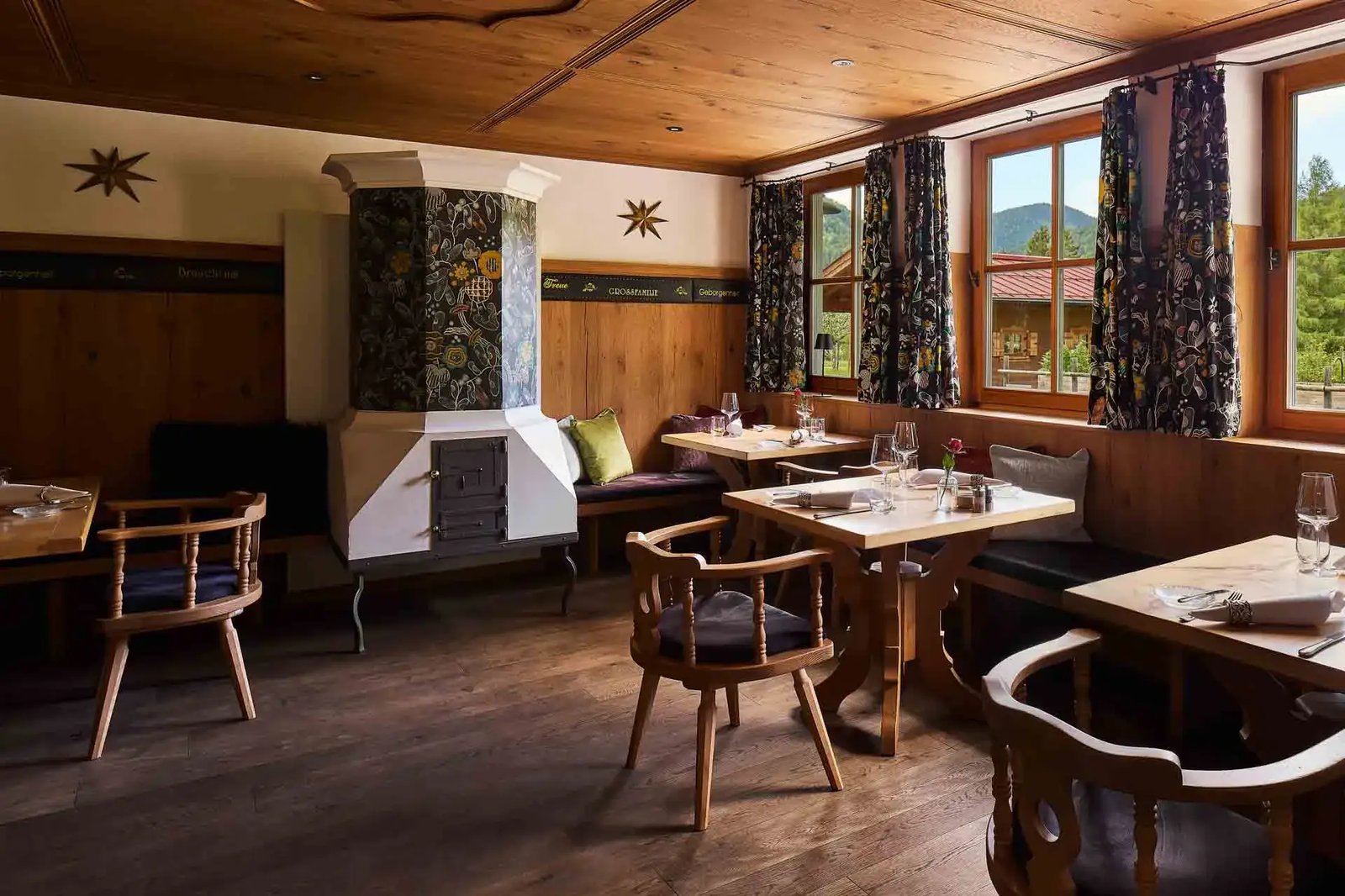 Relais & Châteaux Gut Steinbach Hotel Chalets SPA, at the table