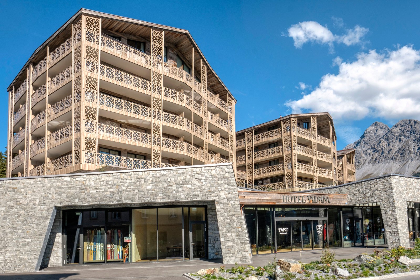 Valsana Hotel Arosa, backstory