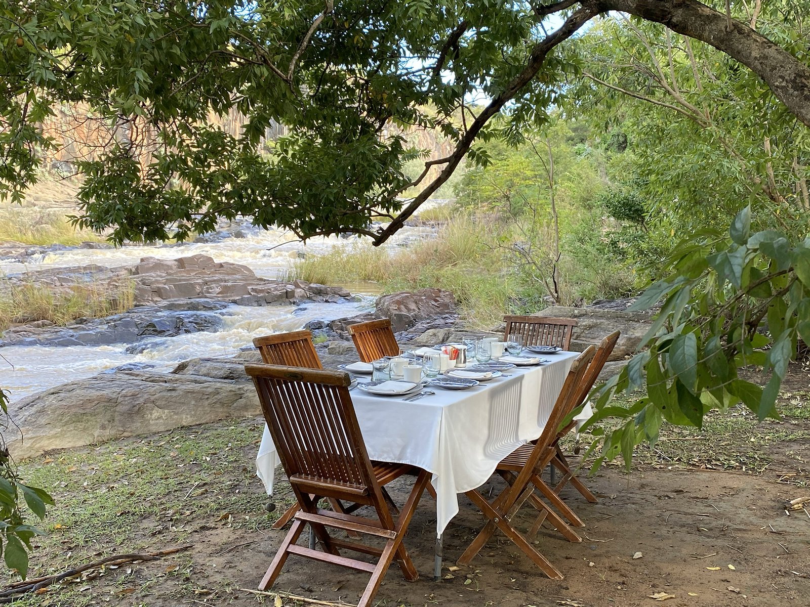 Esiweni Luxury Safari Lodge, panoramic wooden deck