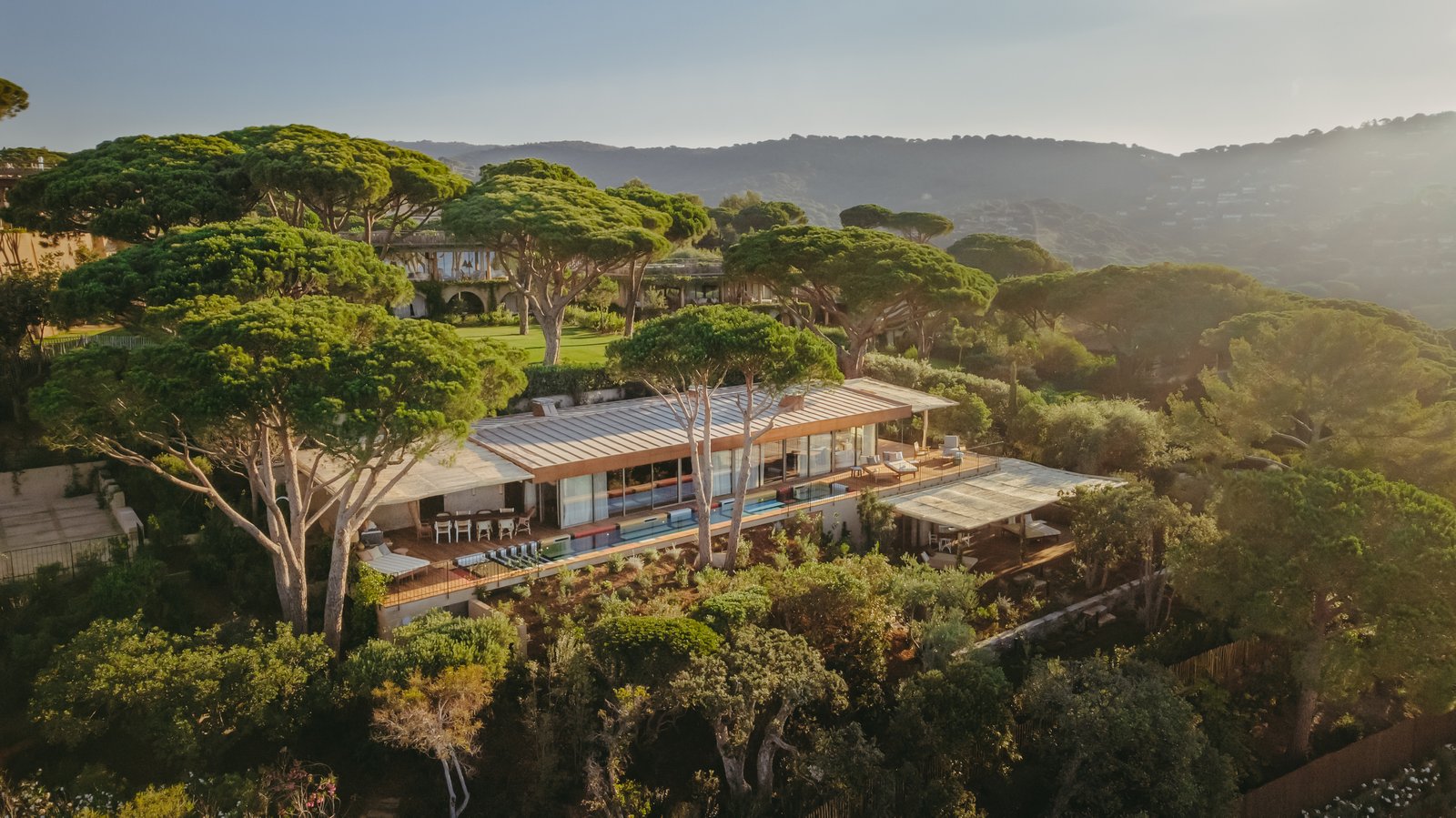 Hôtel Lily of the Valley, how it began