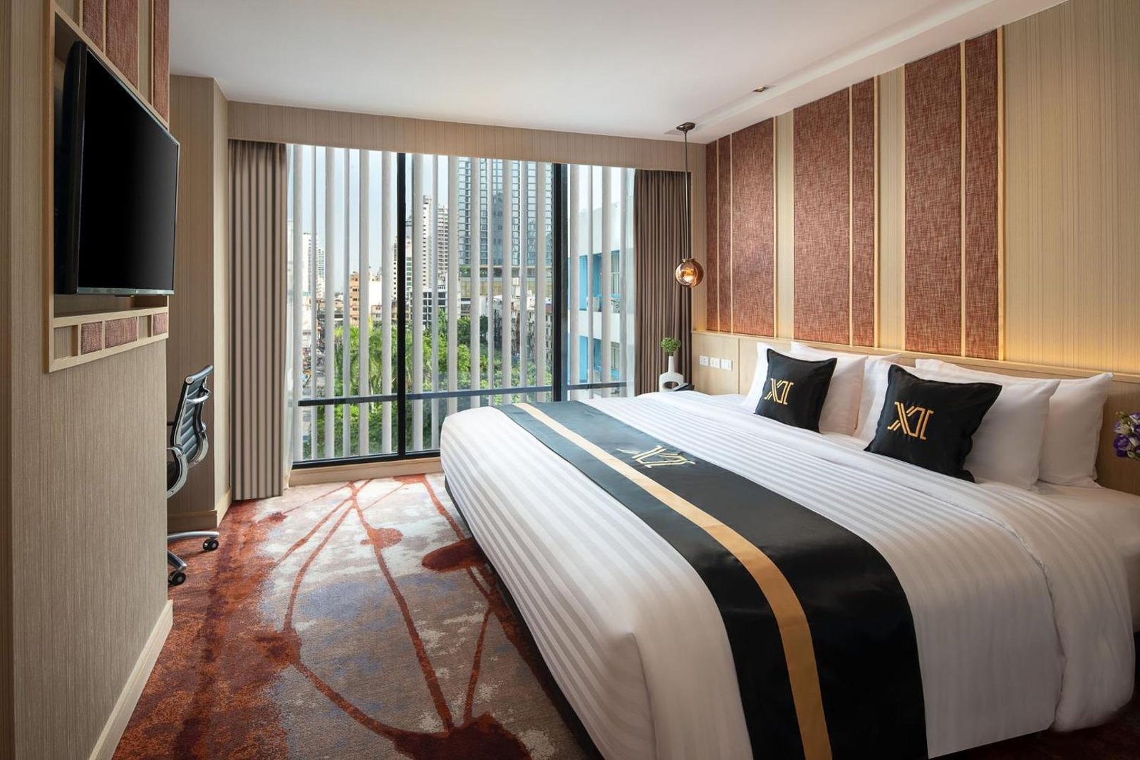 Eleven Hotel Bangkok Sukhumvit 11 — vibe