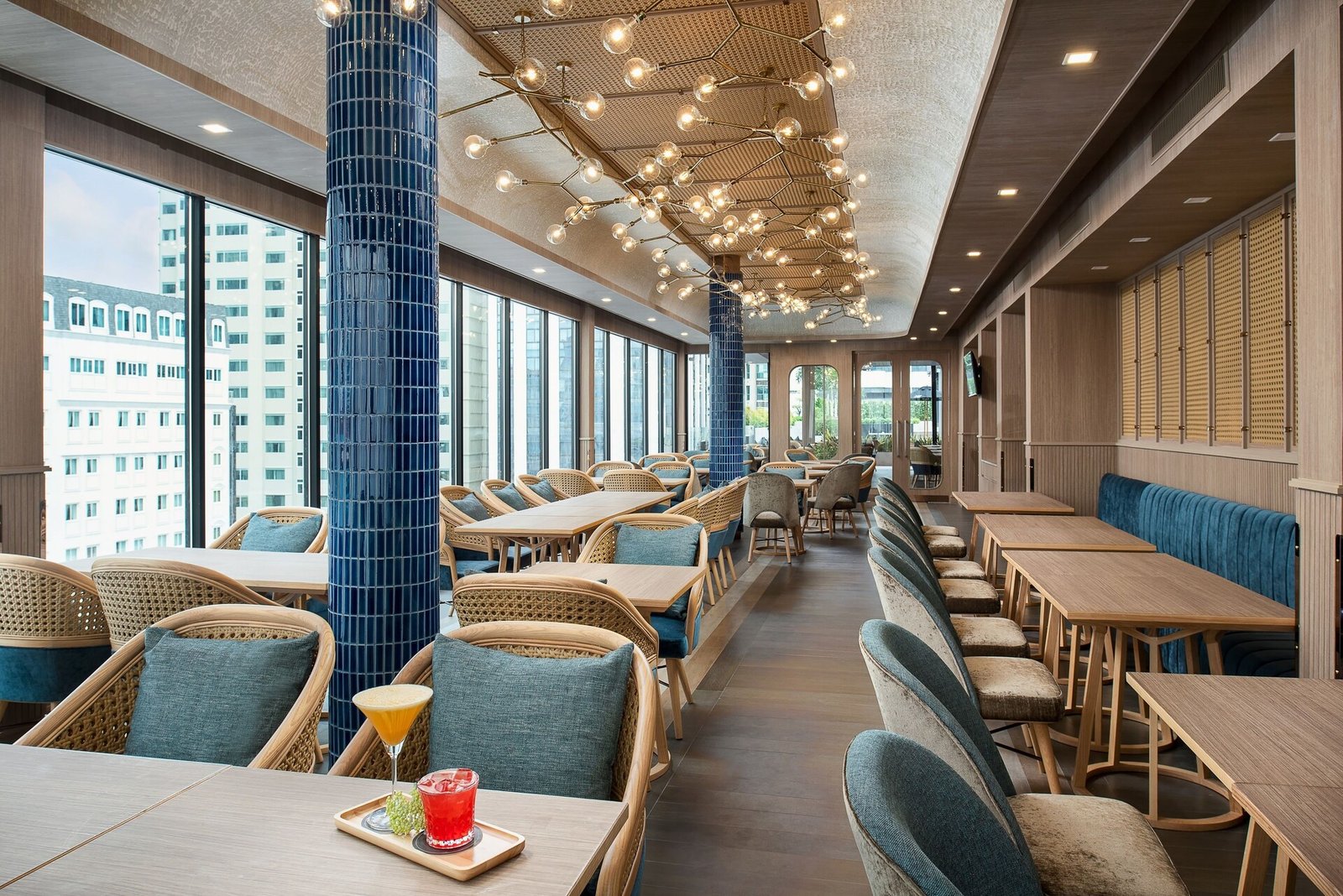 Eleven Hotel Bangkok Sukhumvit 11, thai me up restaurant & bar