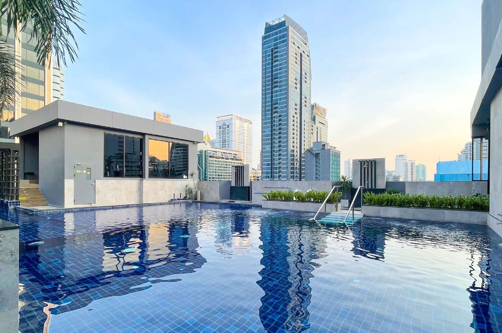 Eleven Hotel Bangkok Sukhumvit 11, the pool