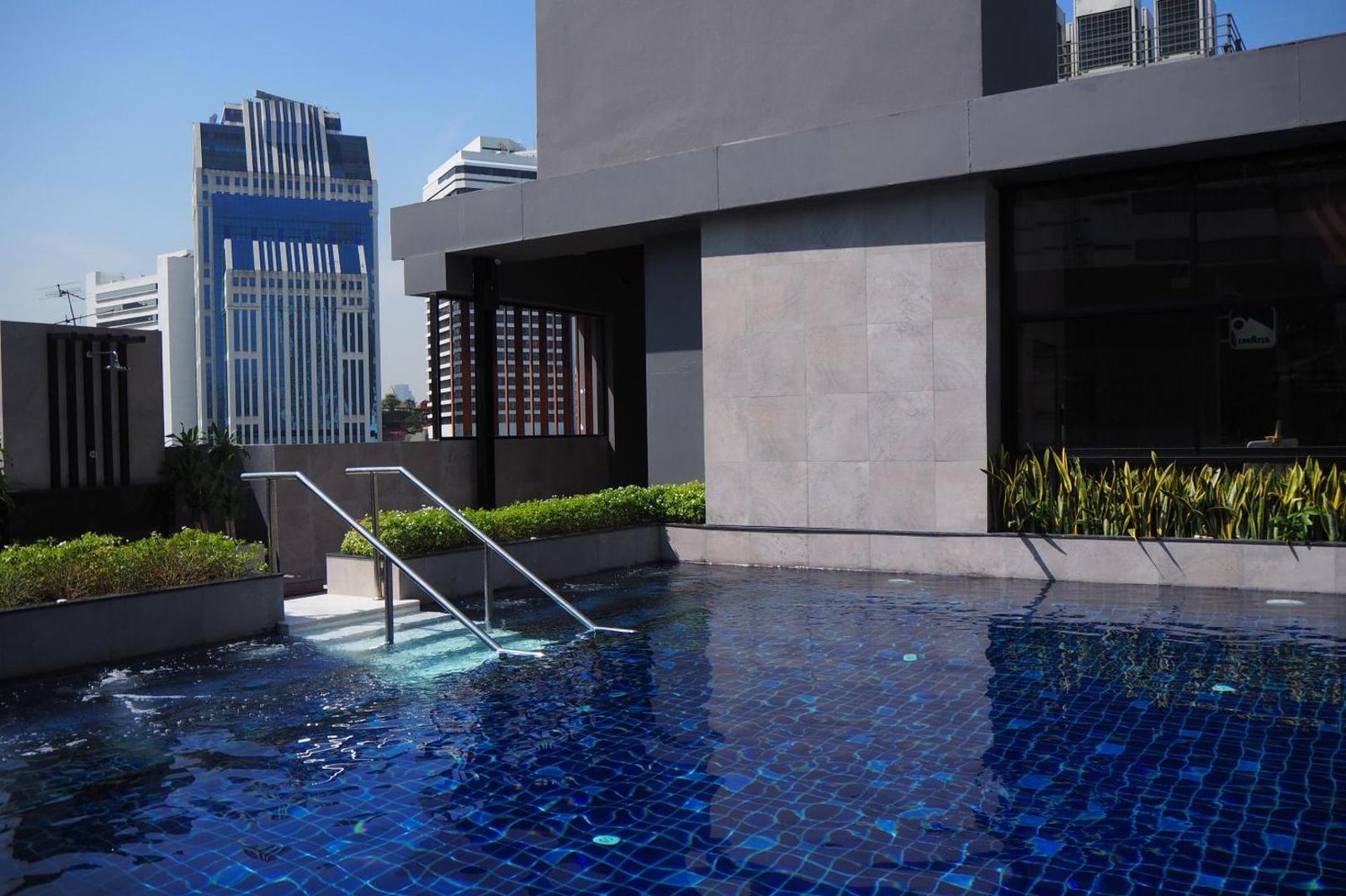 Eleven Hotel Bangkok Sukhumvit 11 — vibe