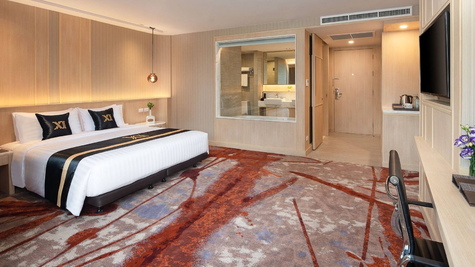 Eleven Hotel Bangkok Sukhumvit 11 — vibe