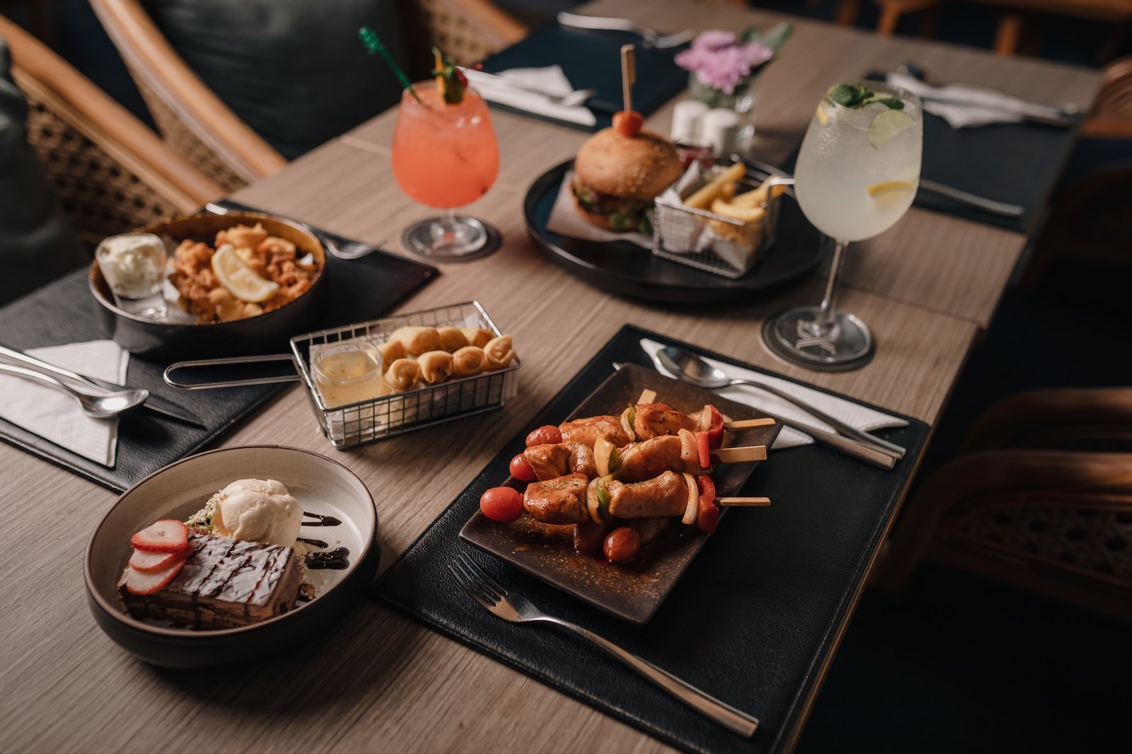 Eleven Hotel Bangkok Sukhumvit 11 — eat & drink