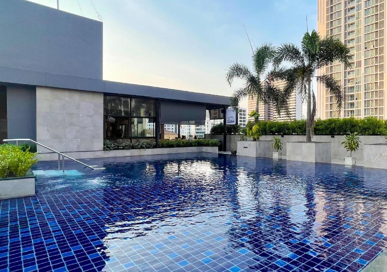 Eleven Hotel Bangkok Sukhumvit 11, the pool