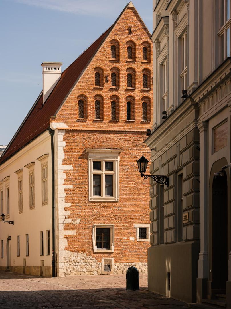 Hotel Copernicus, backstory