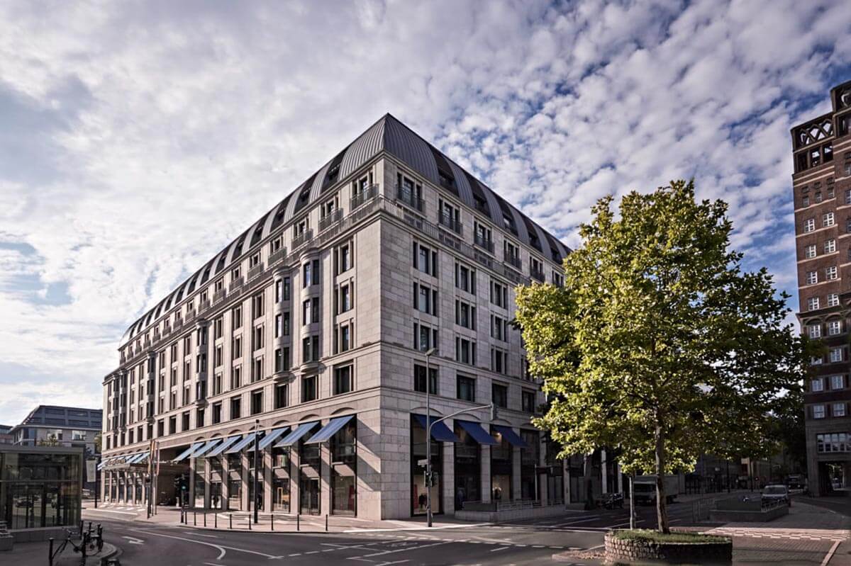 Breidenbacher Hof Düsseldorf, backstory