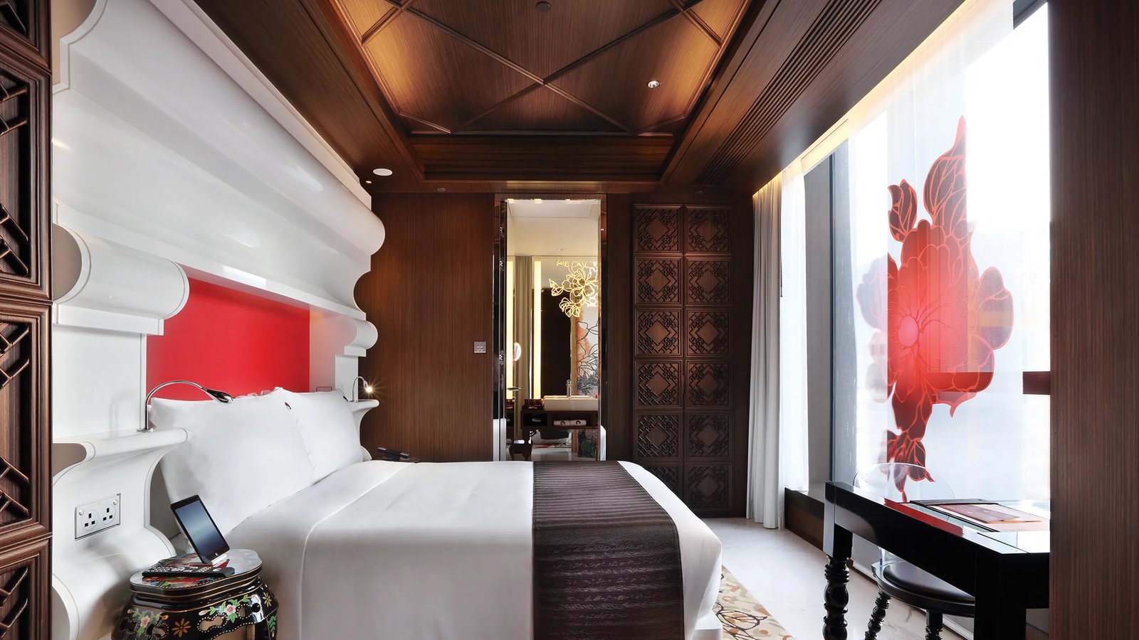 Mira Moon Hotel — rooms