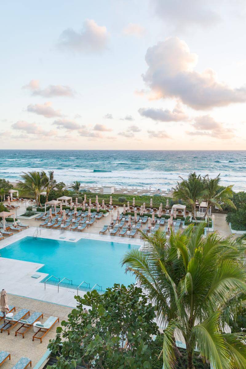 Four Seasons Resort Palm Beach, the pool