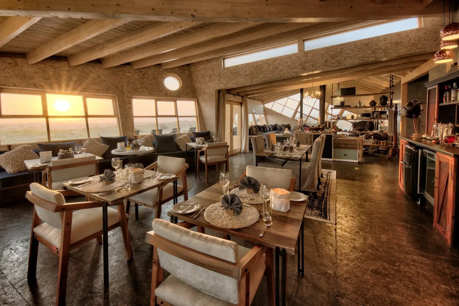 Shipwreck Lodge, eat & drink