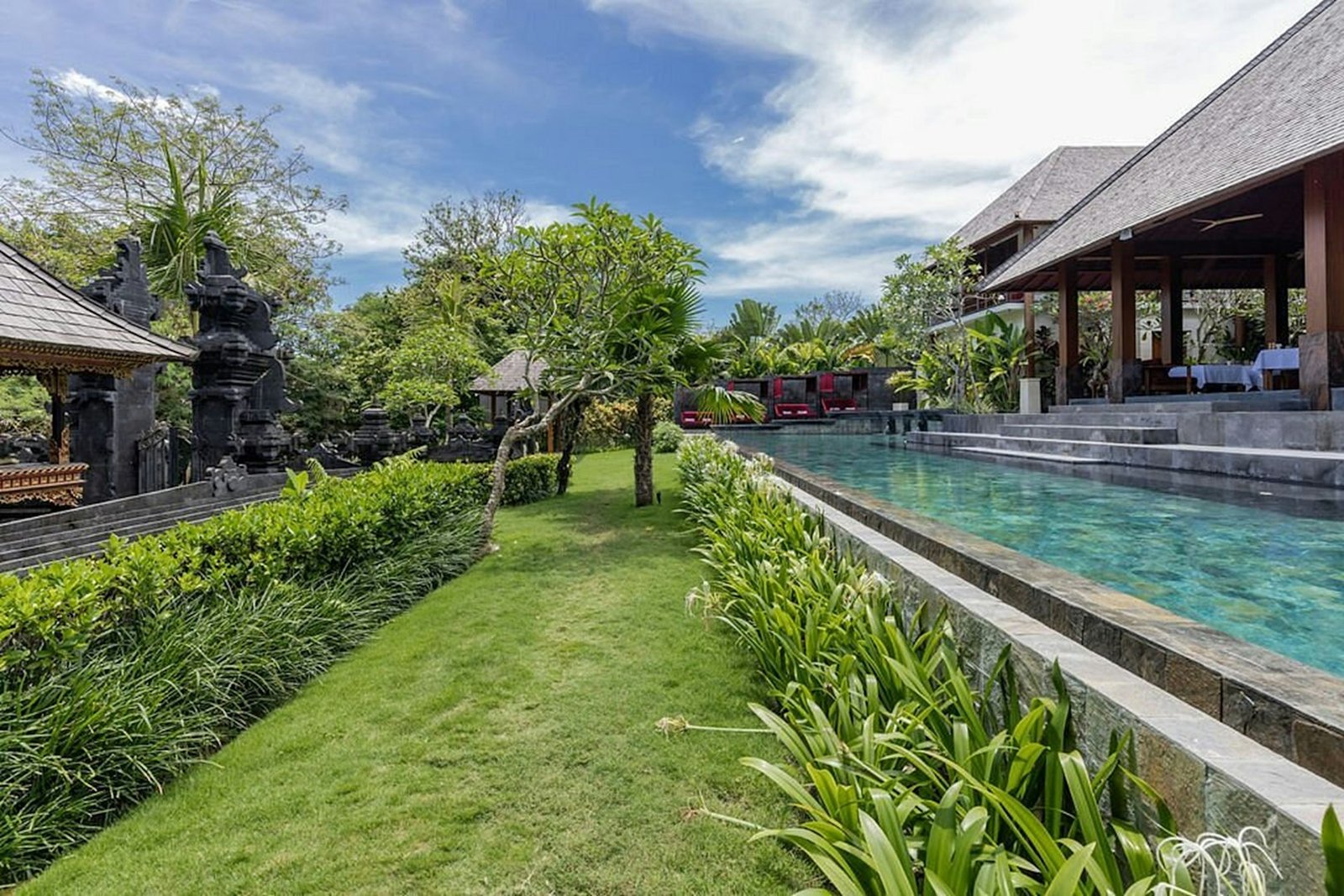La Reserve 1785, the pool