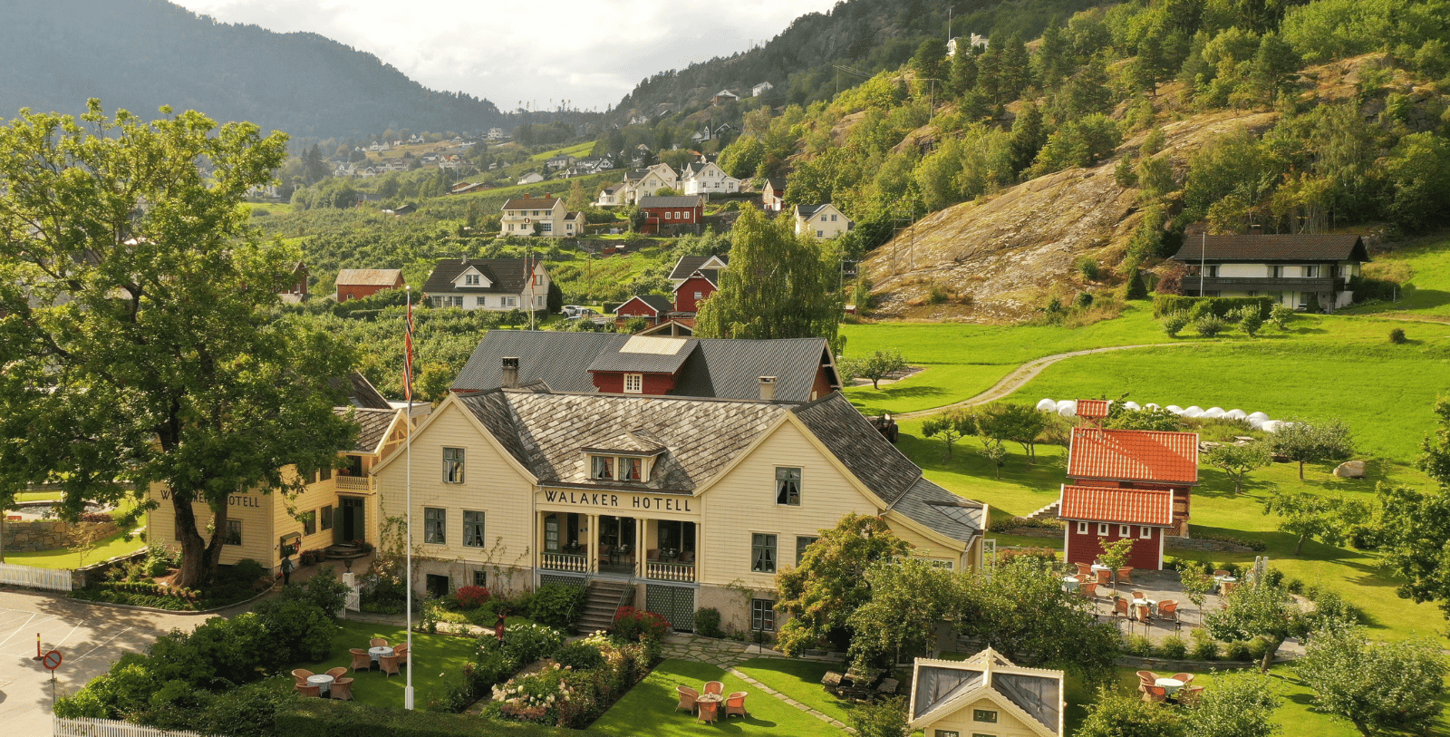 Walaker Hotell, backstory