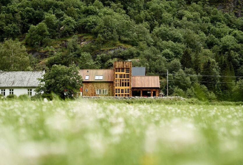 Walaker Hotell, backstory