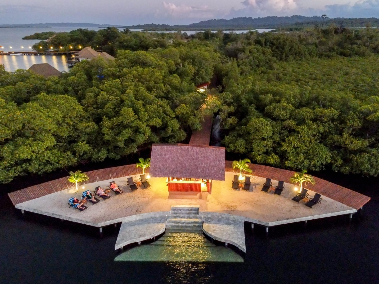 Nayara Bocas del Toro, vibe