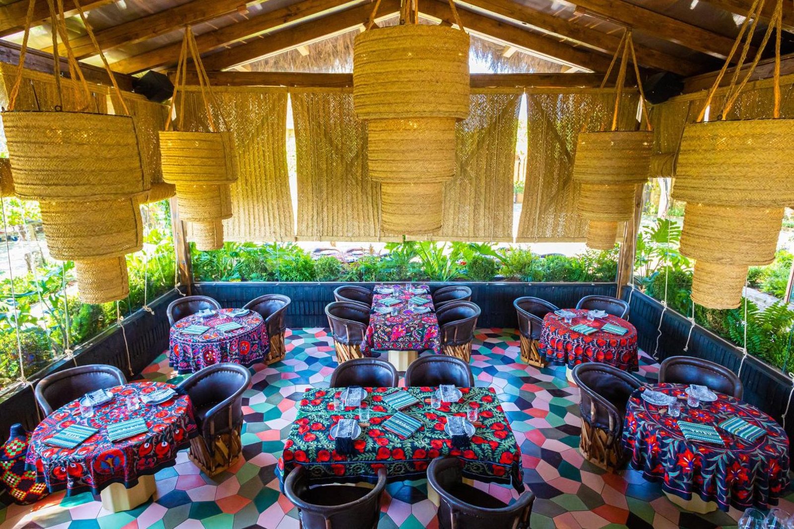 Casa Beatnik Country House, at the table