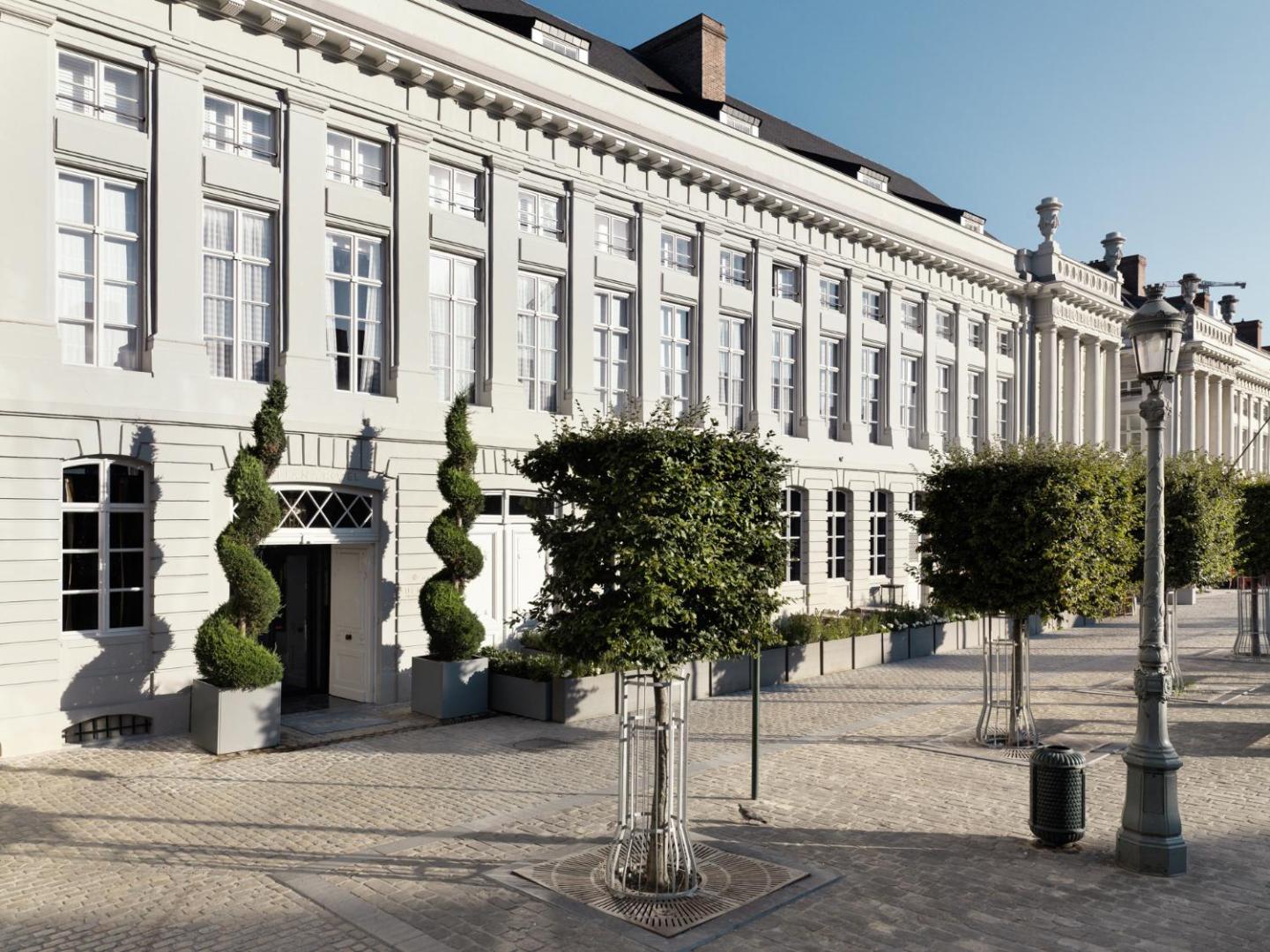 Juliana Hotel Brussels, backstory