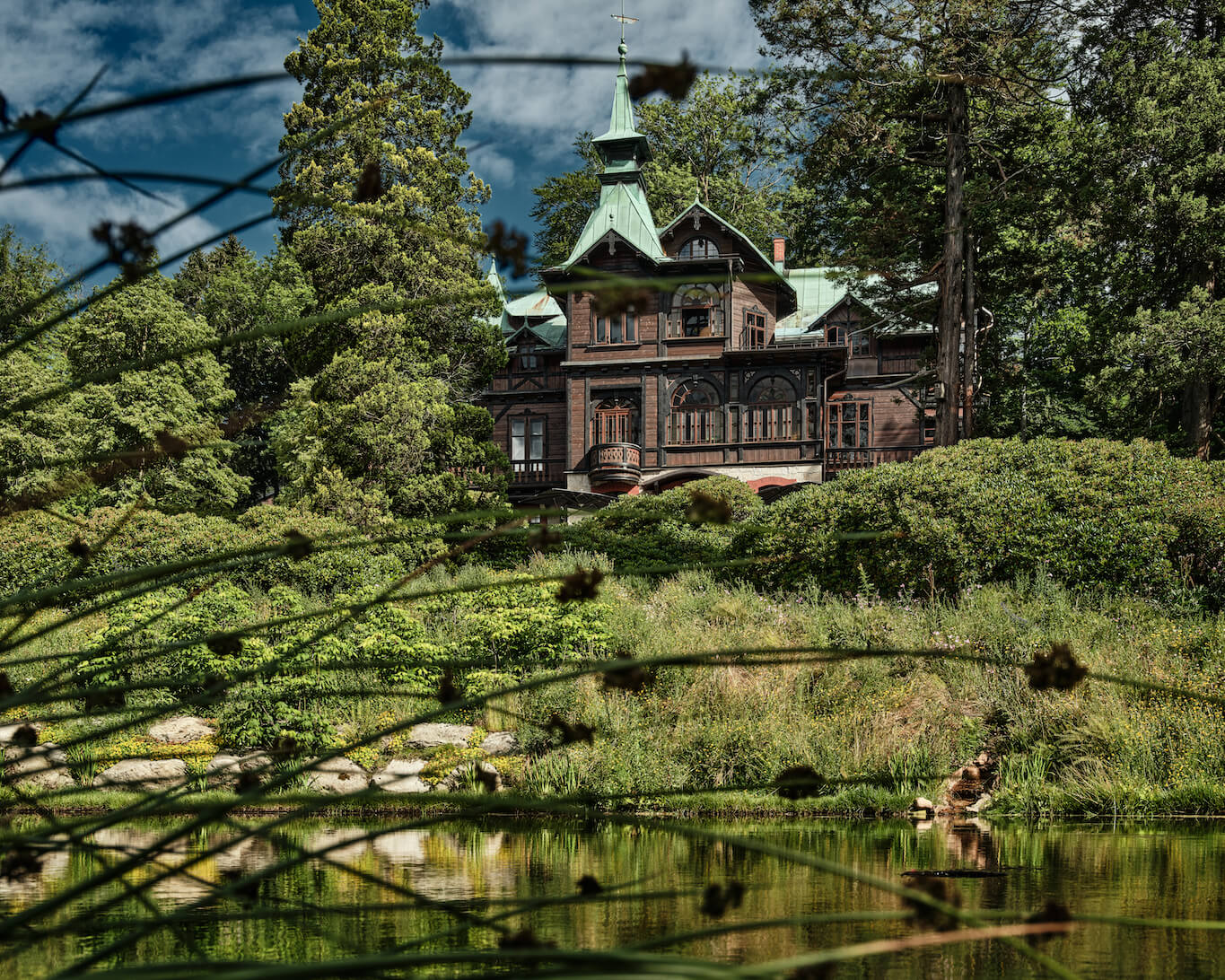 Swallow Manor, backstory