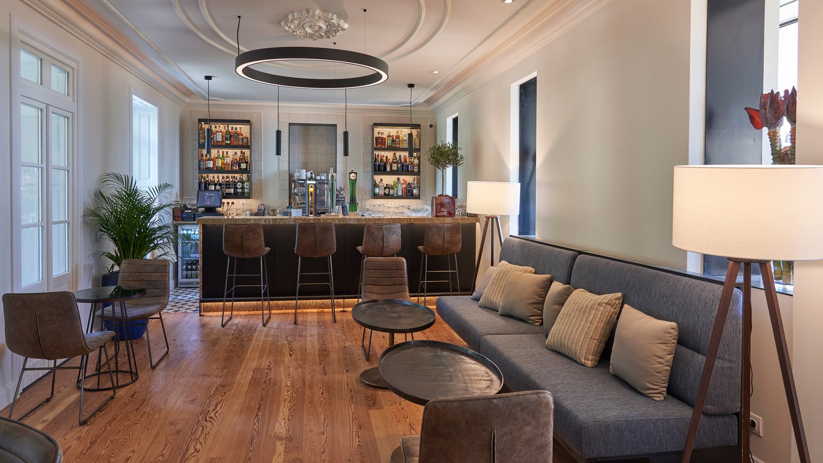 Les Suites at The Cliff Bay, at the table