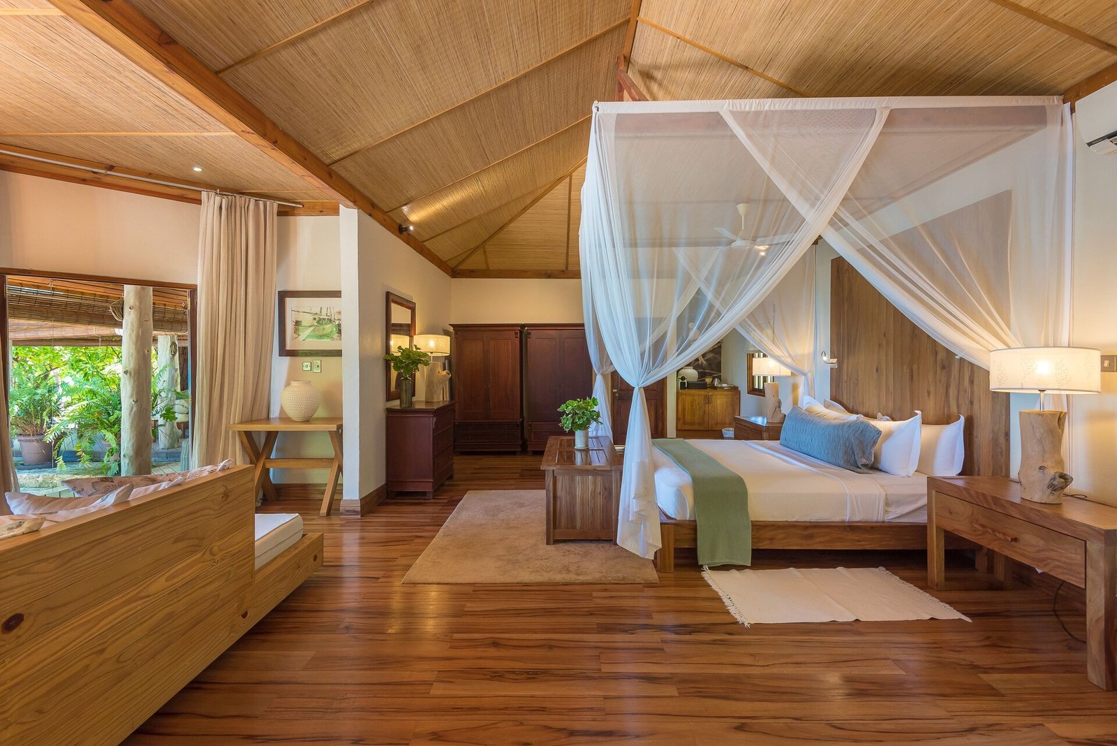 Denis Private Island, rooms
