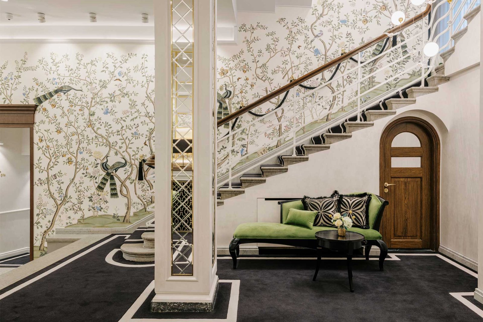 The Burman Hotel, vibe
