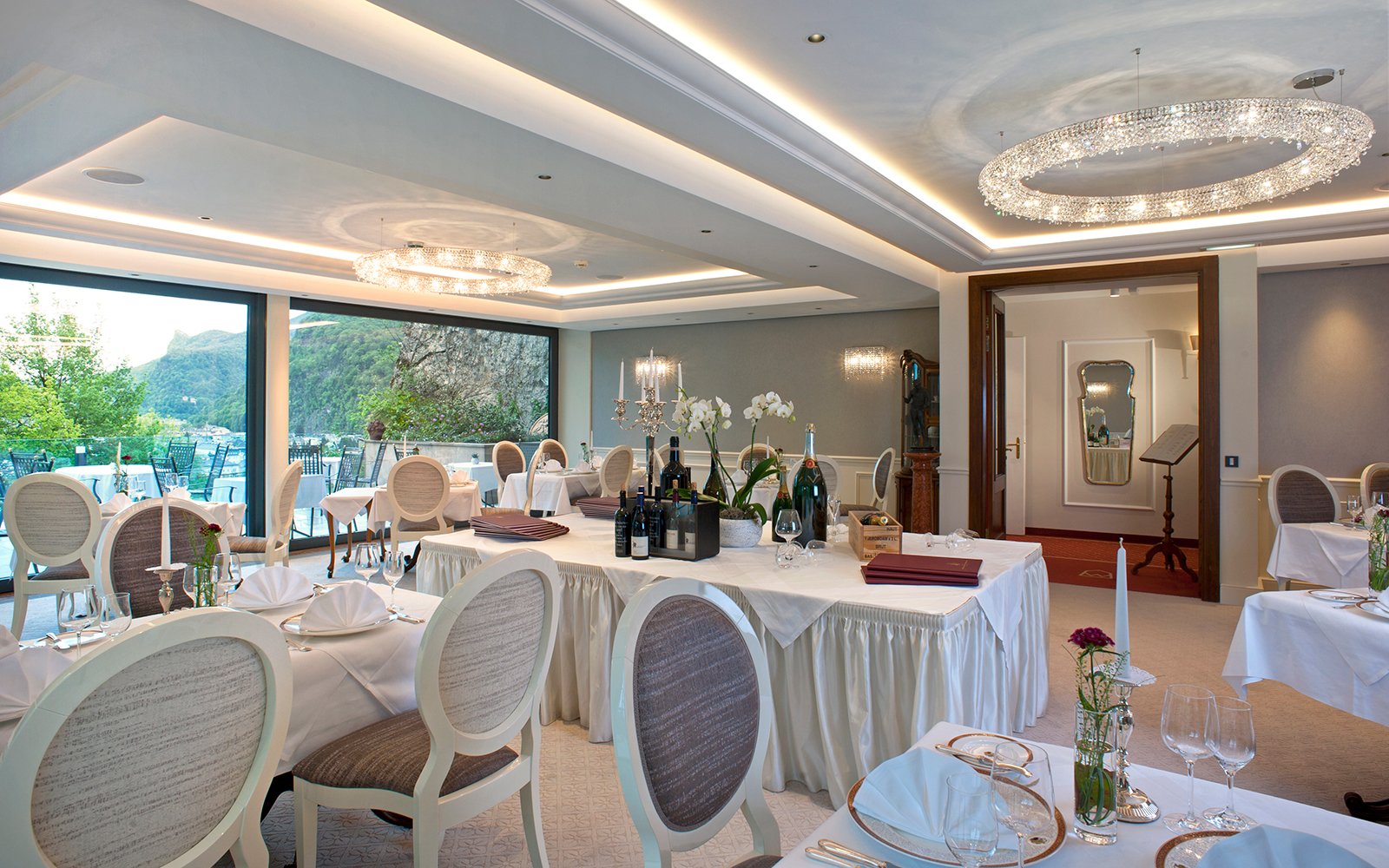 Hotel Schloss Mönchstein, at the table
