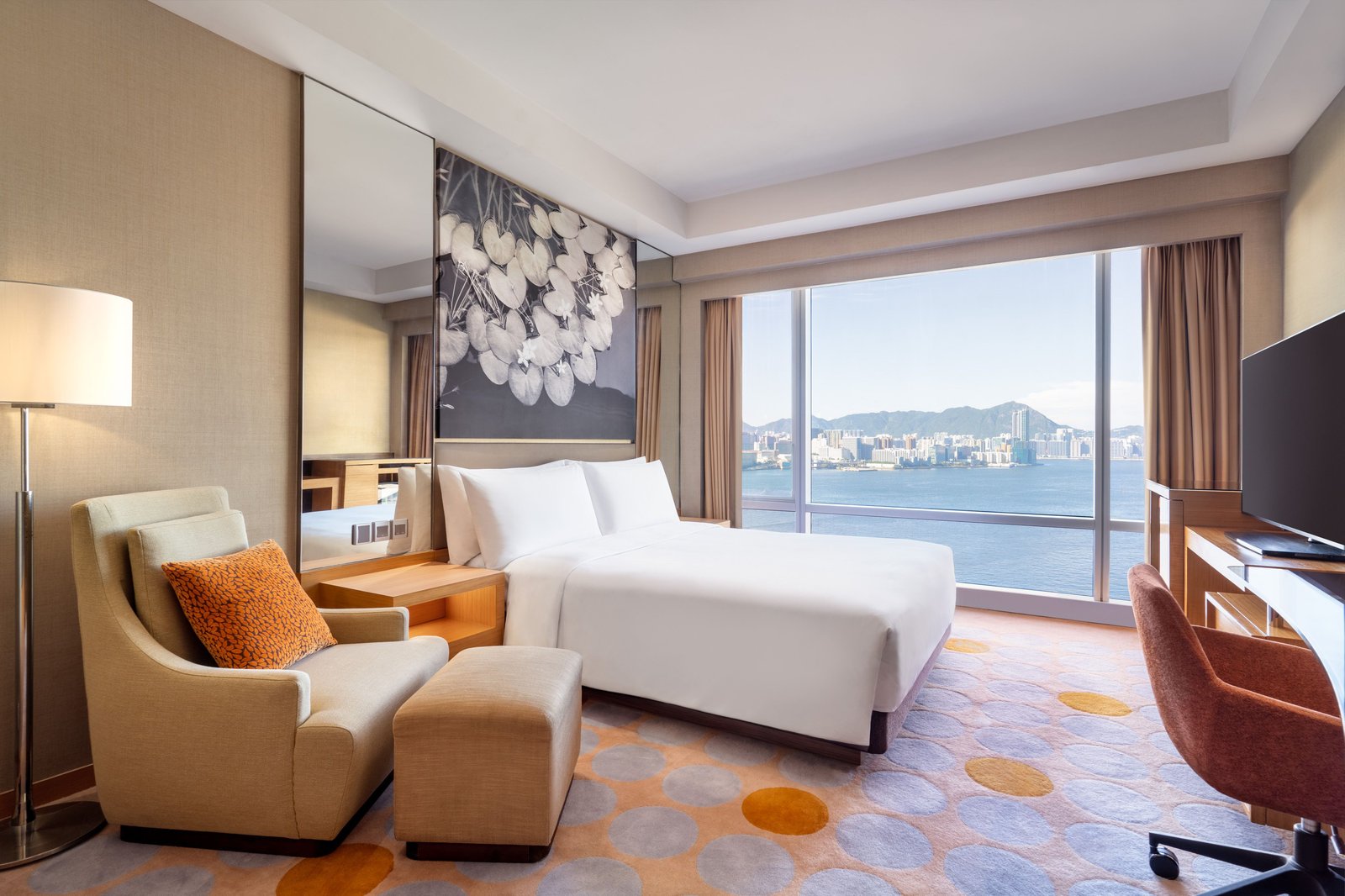 Renaissance Harbour View Hotel — rooms
