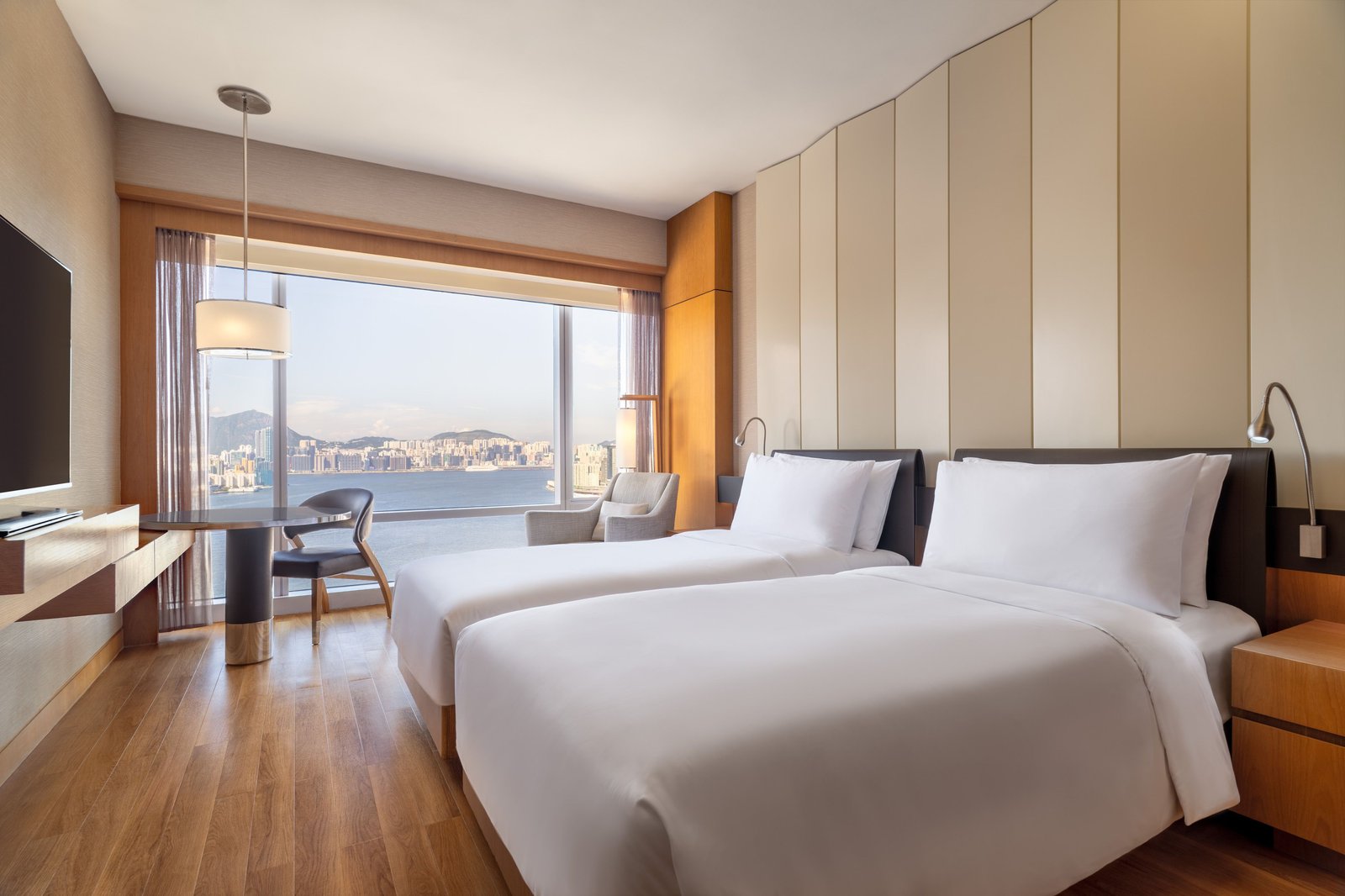 Renaissance Harbour View Hotel — rooms