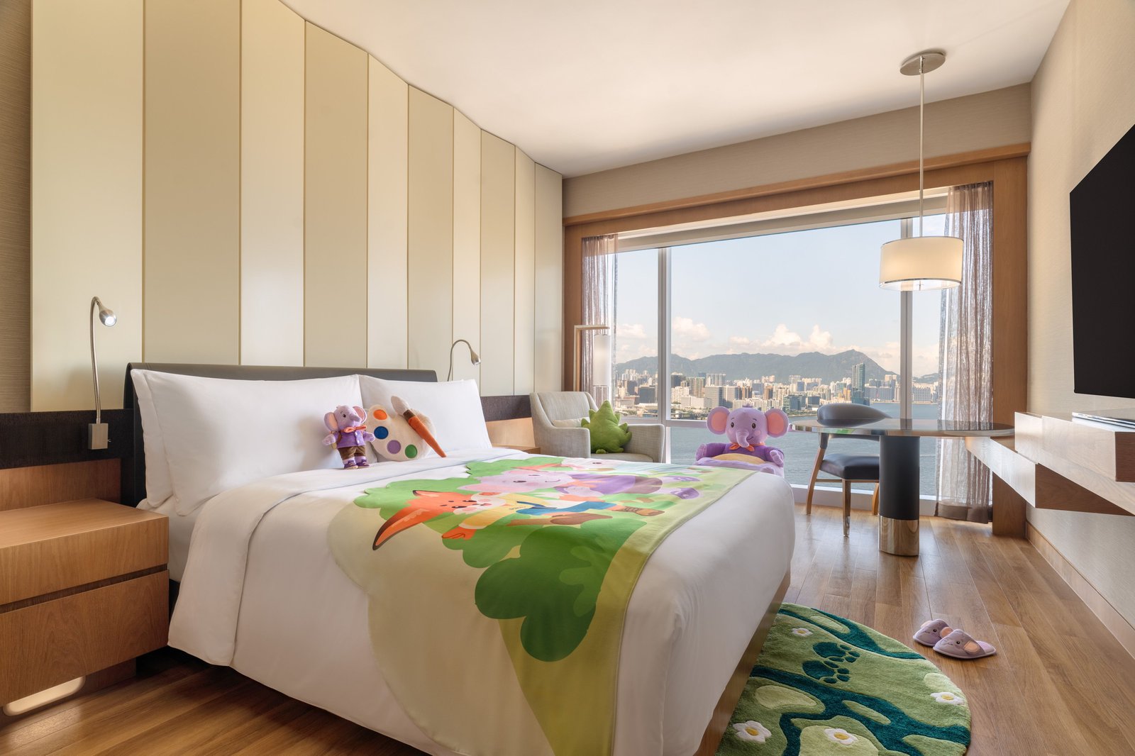 Renaissance Harbour View Hotel — rooms