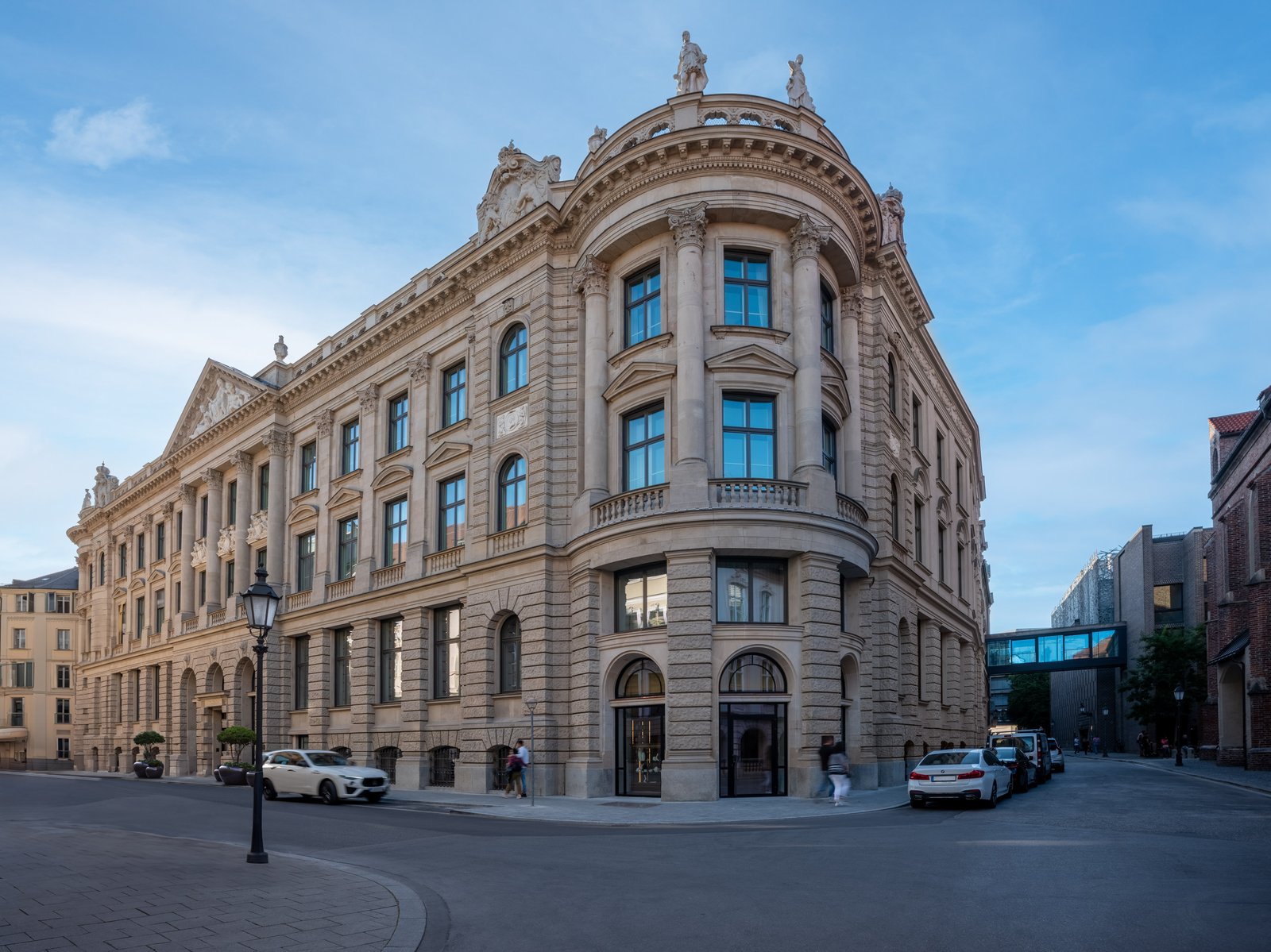 Rosewood Munich, backstory