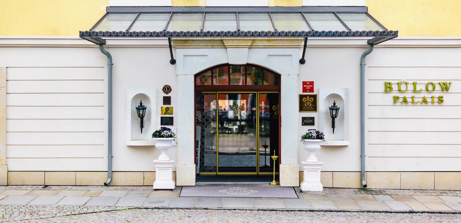 Hotel Bülow Palais, backstory