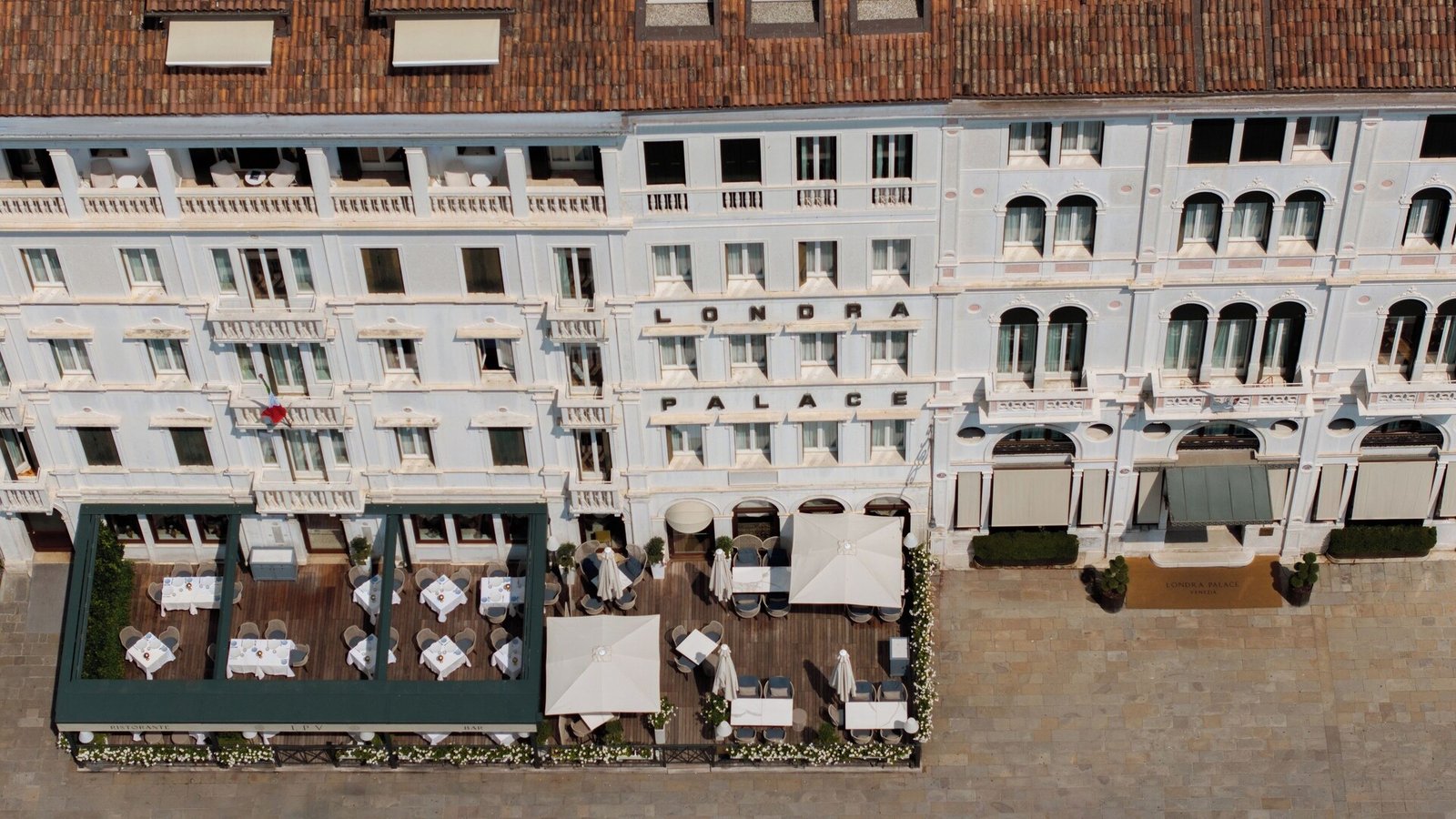 Londra Palace Venezia, backstory