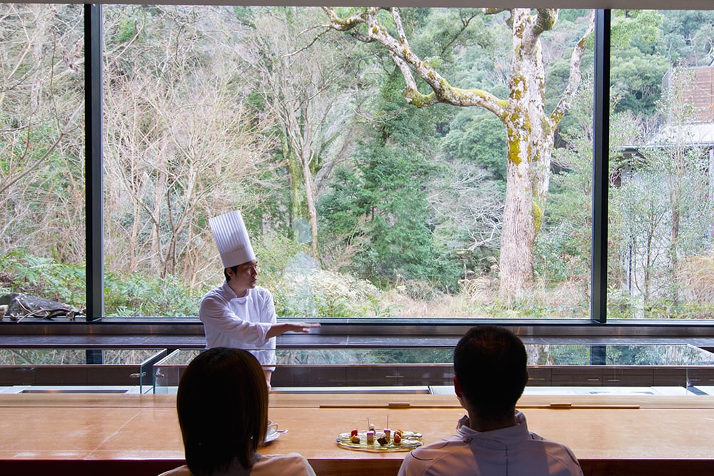 Arcana Izu, at the table