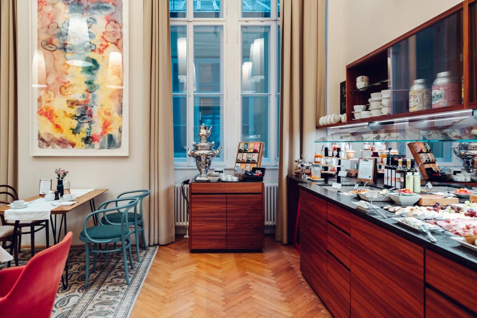 Altstadt Vienna, at the table