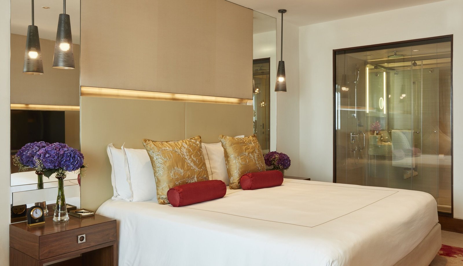 Taj Mahal Tower, Mumbai, rooms