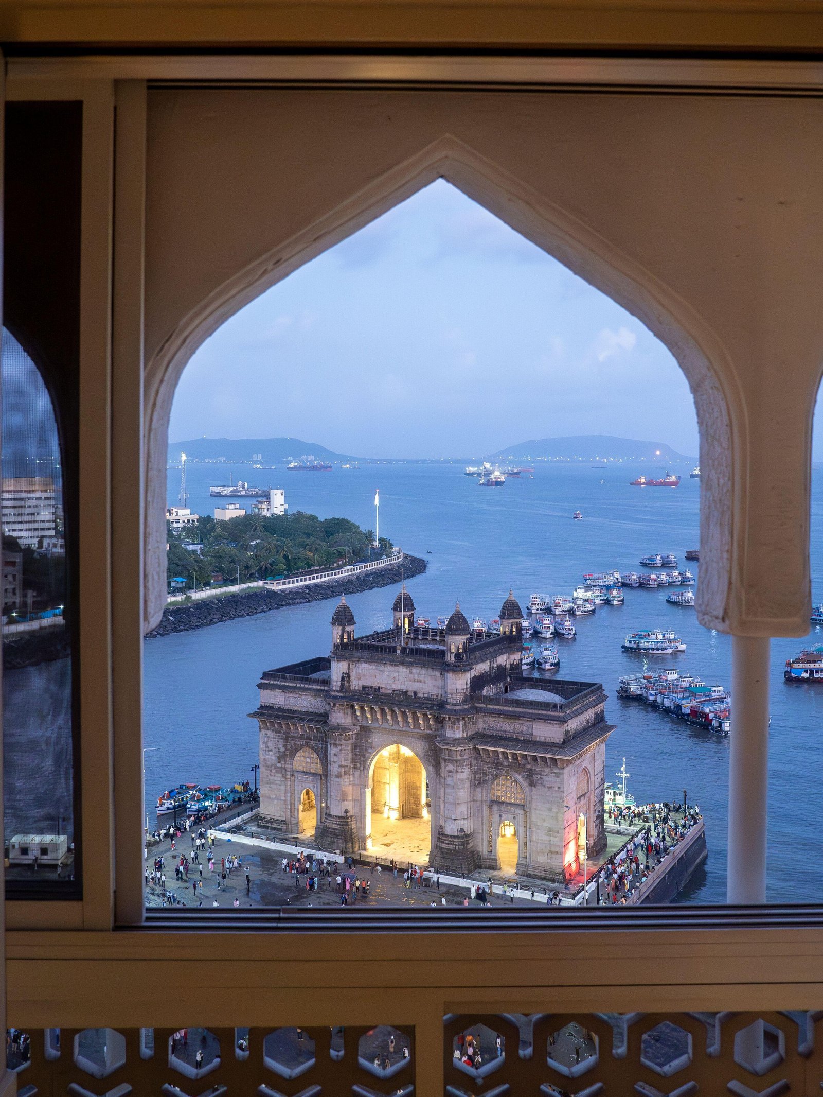 Taj Mahal Tower, Mumbai, vibe