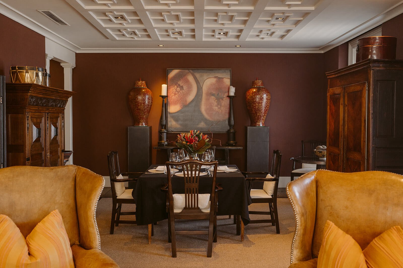 Eichardt's Private Hotel, at the table
