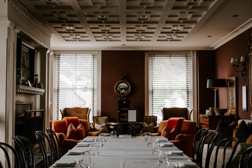 Eichardt's Private Hotel, at the table