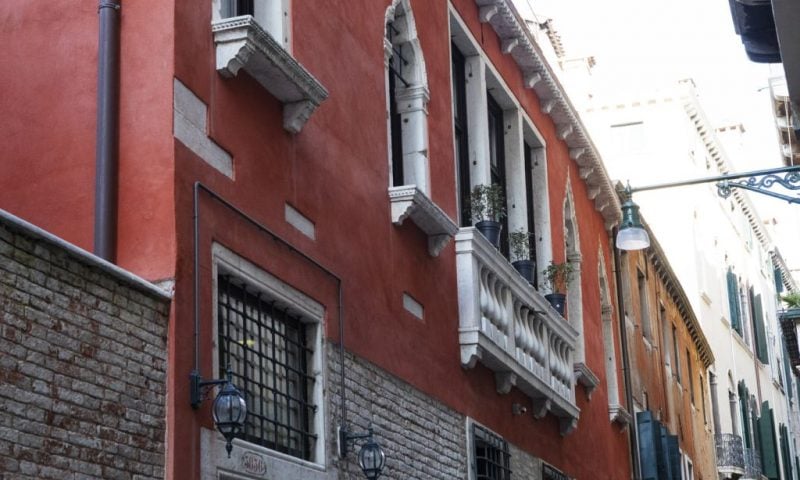 Corte di Gabriela, backstory