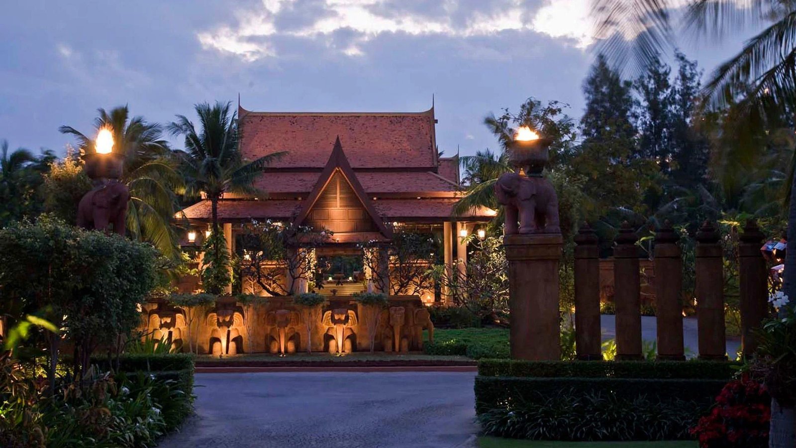 Anantara Hua Hin Resort, backstory