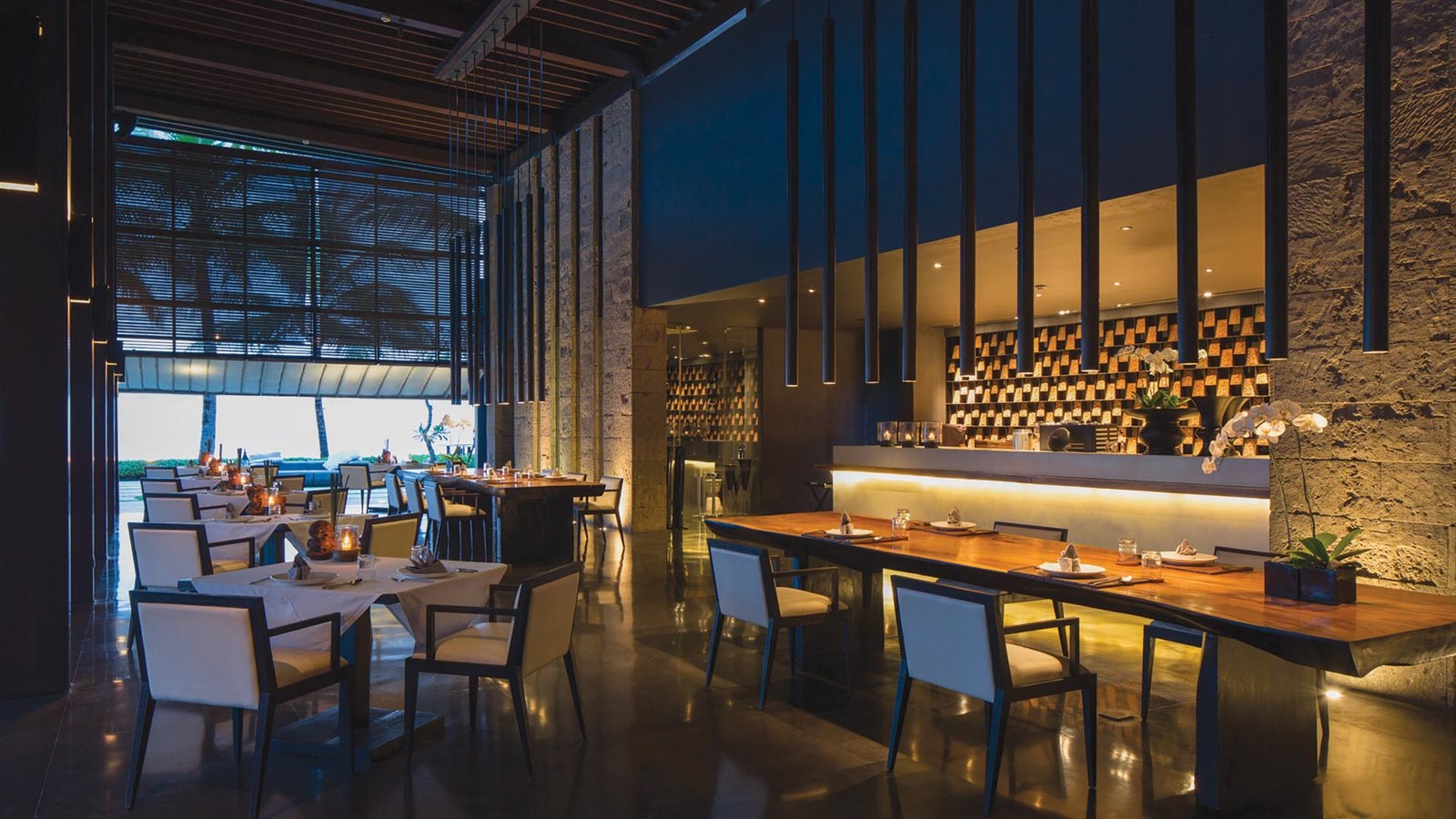 Soori Bali, at the table