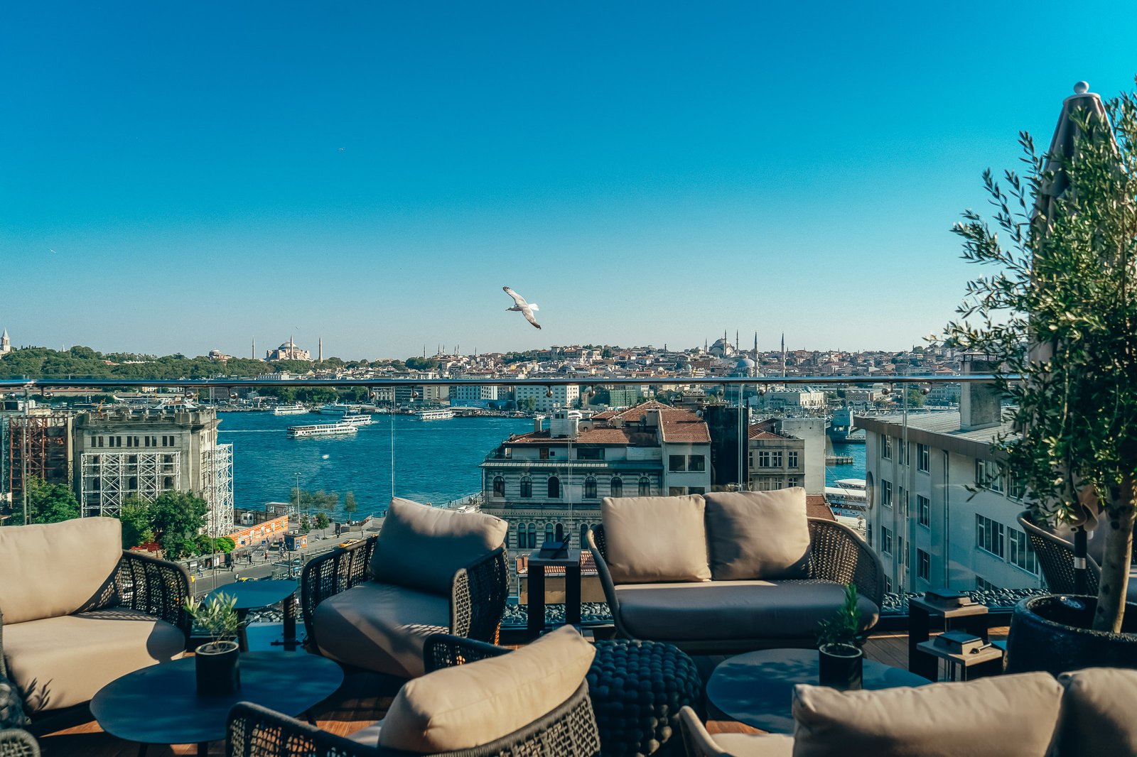 The Bank Hotel Istanbul, vibe