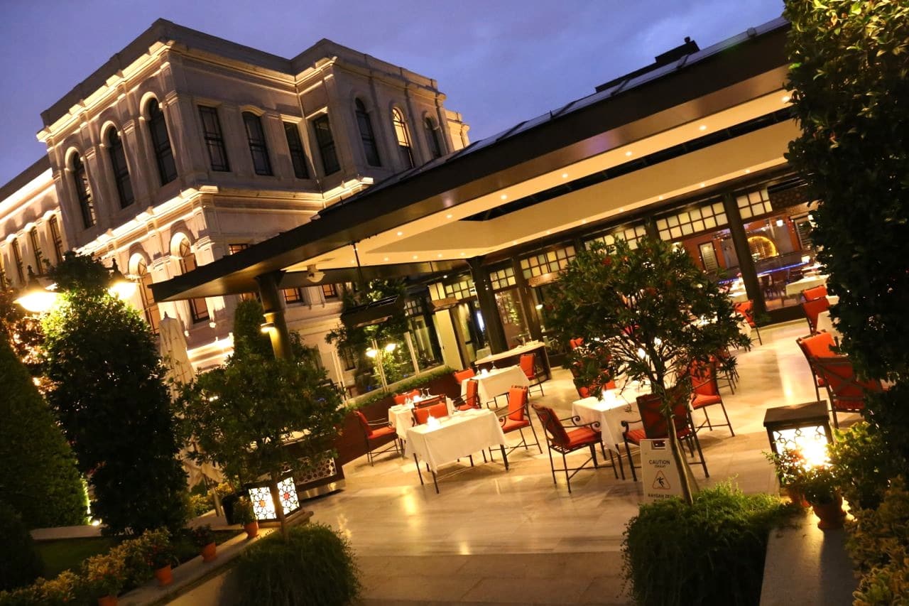 Four Seasons Hotel Istanbul At The Bosphorus, eat & drink