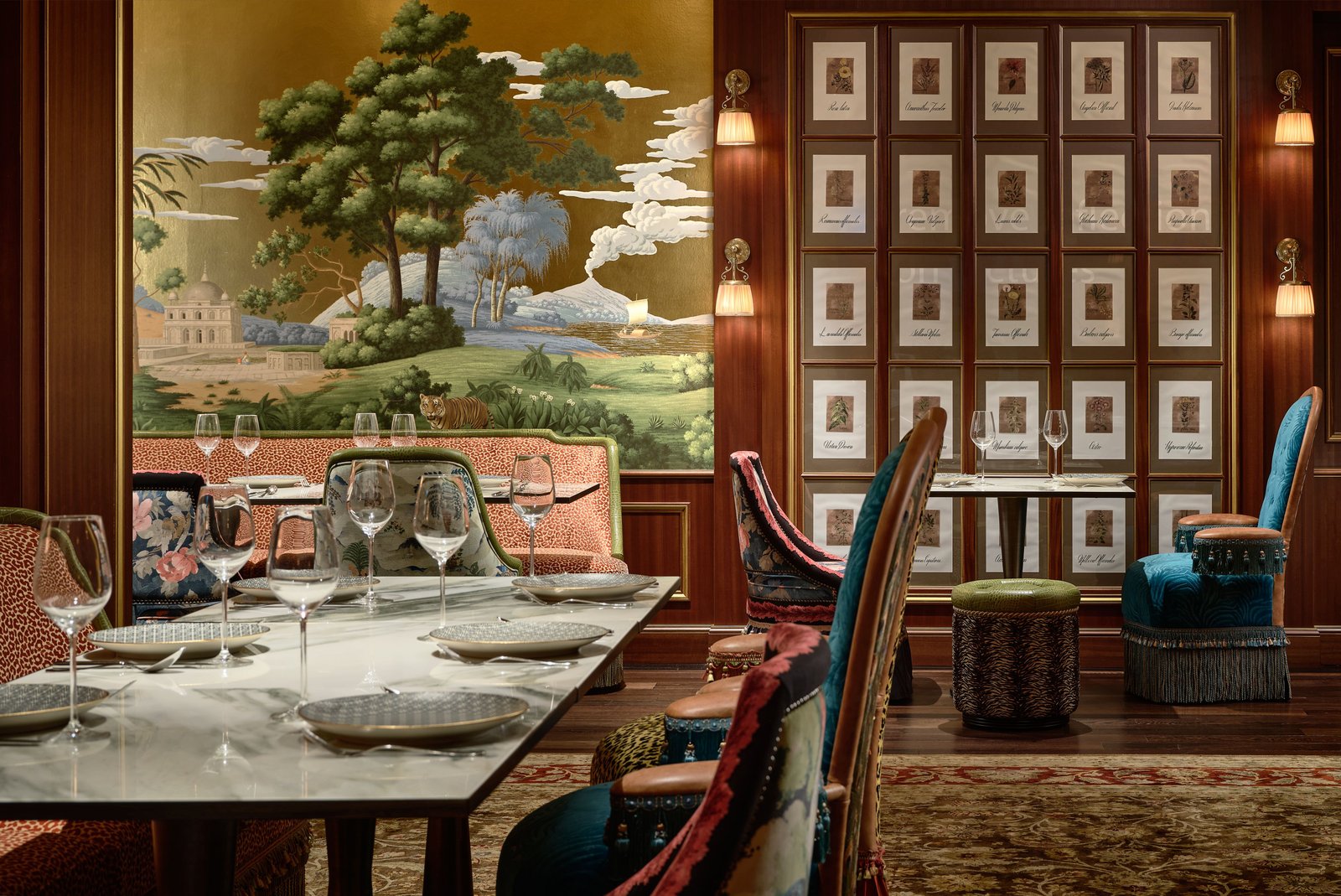 Maxwell Reserve Autograph Collection, at the table