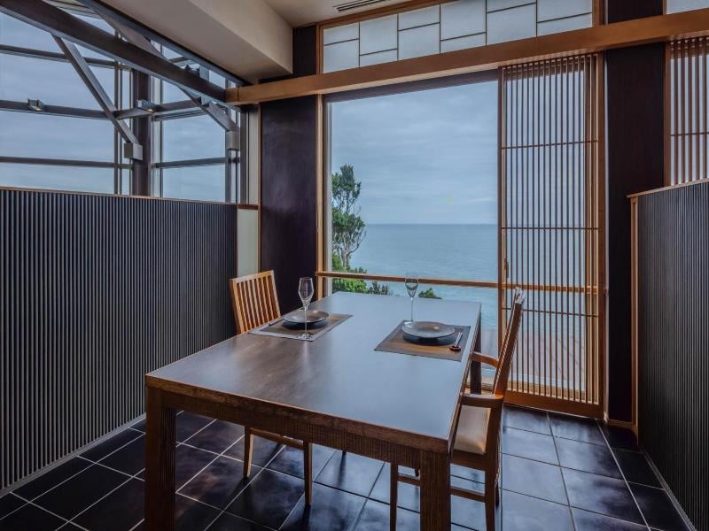 Oyado・The Earth, at the table