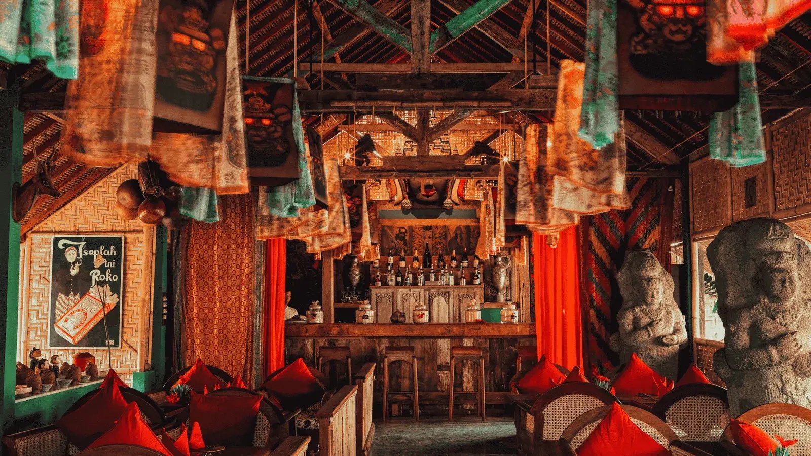 Hotel Tugu Lombok, at the table