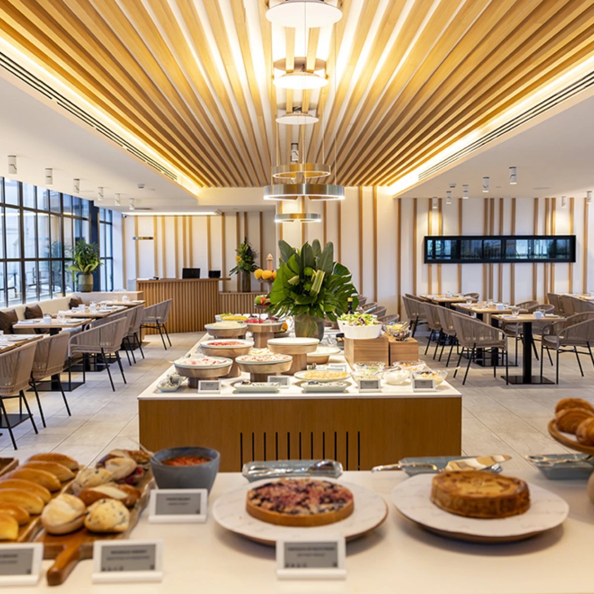 Monument Hotel, eat & drink